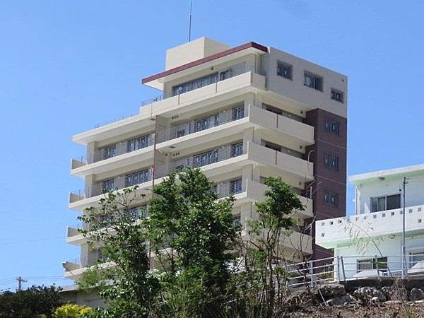 沖縄市高原のマンション