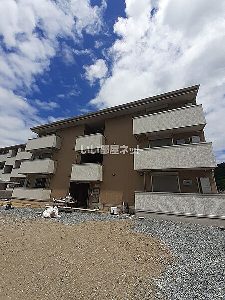 南丹市園部町小山東町竹原のマンション